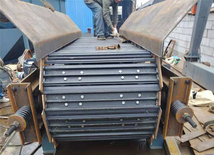 履带式喂料机.jpg